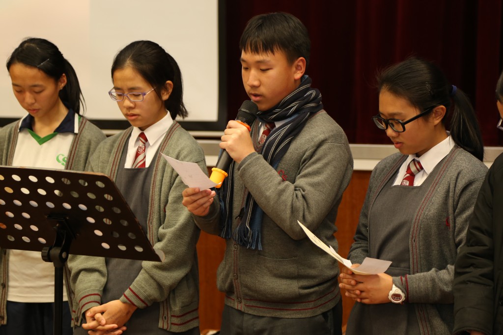 Students lead prayer in school prayer day